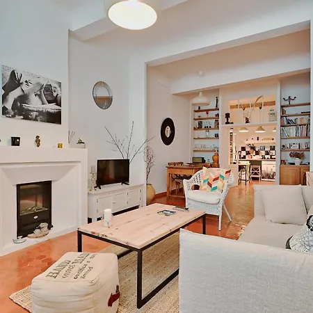 Tanneurs Furnished Flat