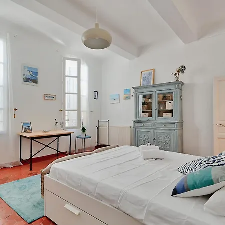 Tanneurs Furnished Flat *